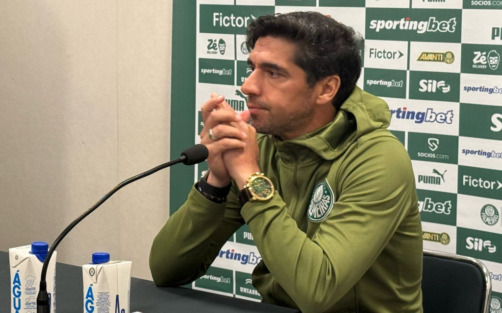 Abel questiona arbitragem após derrota do Palmeiras para o Corinthians: ‘decidido por dois lances’