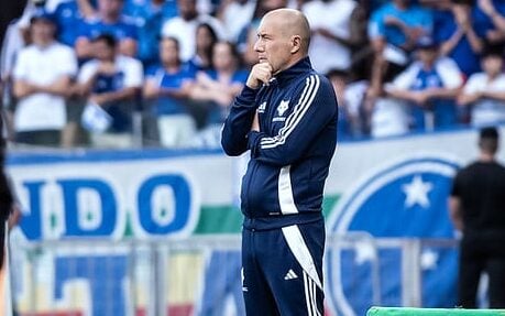 Cruzeiro, de Leonardo Jardim, volta a campo nesta quarta-feira