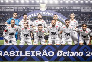 Elenco do Santos antes da derrota por 2 a 0 para o Internacional.