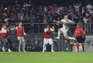 O atacante Luciano marcou os dois gols da vitória do São Paulo diante do Corinthians, no Morumbis.