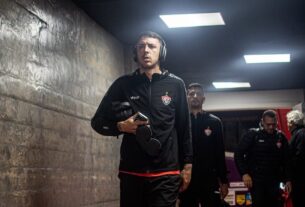 Renzo López, novo reforço do Vitória, em chegada ao Beira-Rio