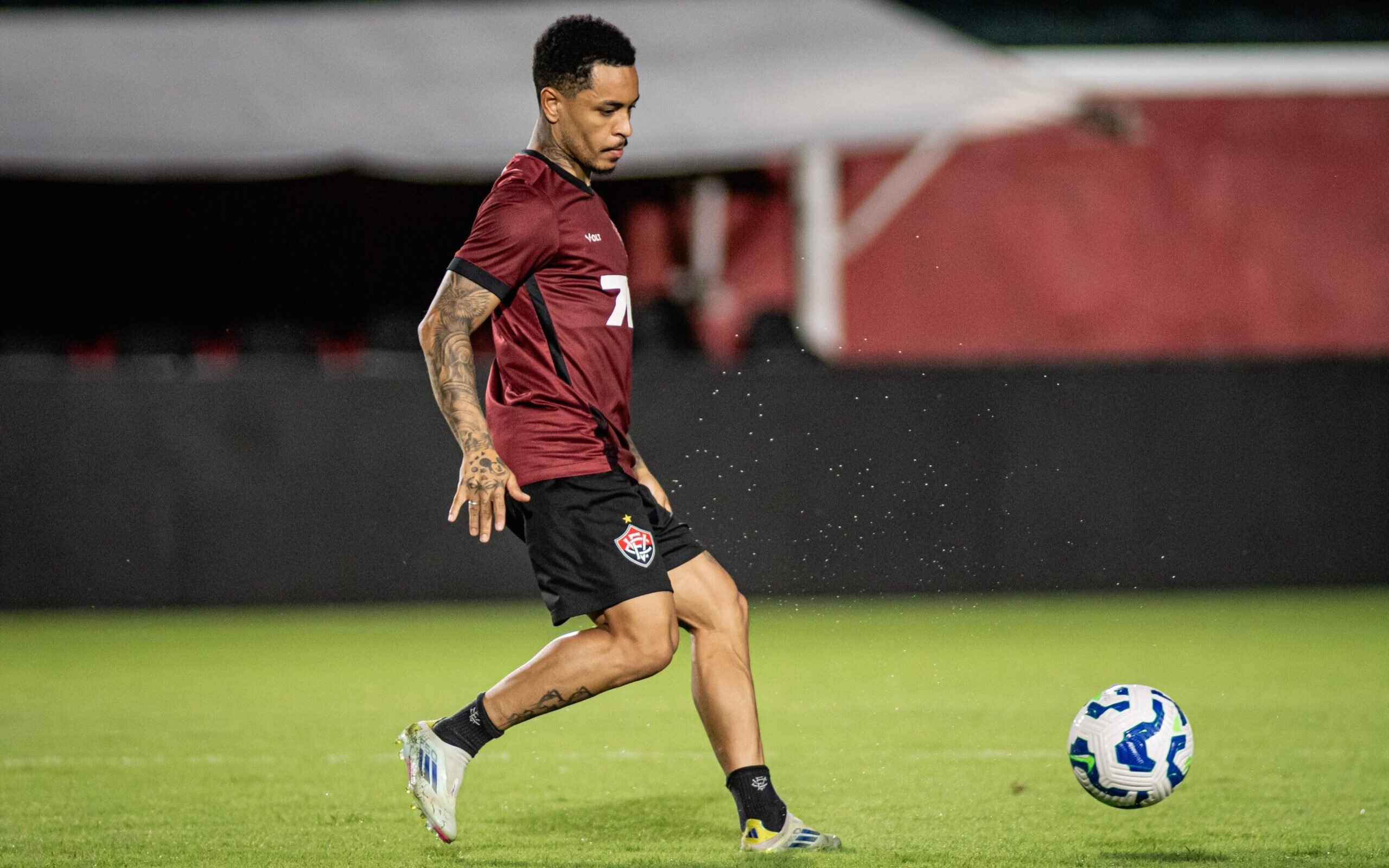 Matheuzinho treina no Barradão