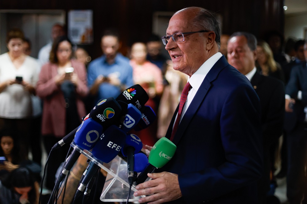 Alckmin diz que irá se reunir com a Amcham e ouvir indústrias sobre tarifaço