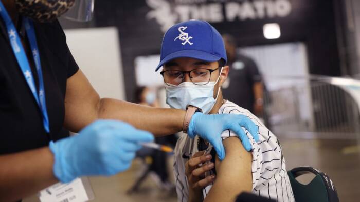 Alerta expandido sobre risco cardíaco das vacinas contra COVID-19 é ordenado pelo FDA