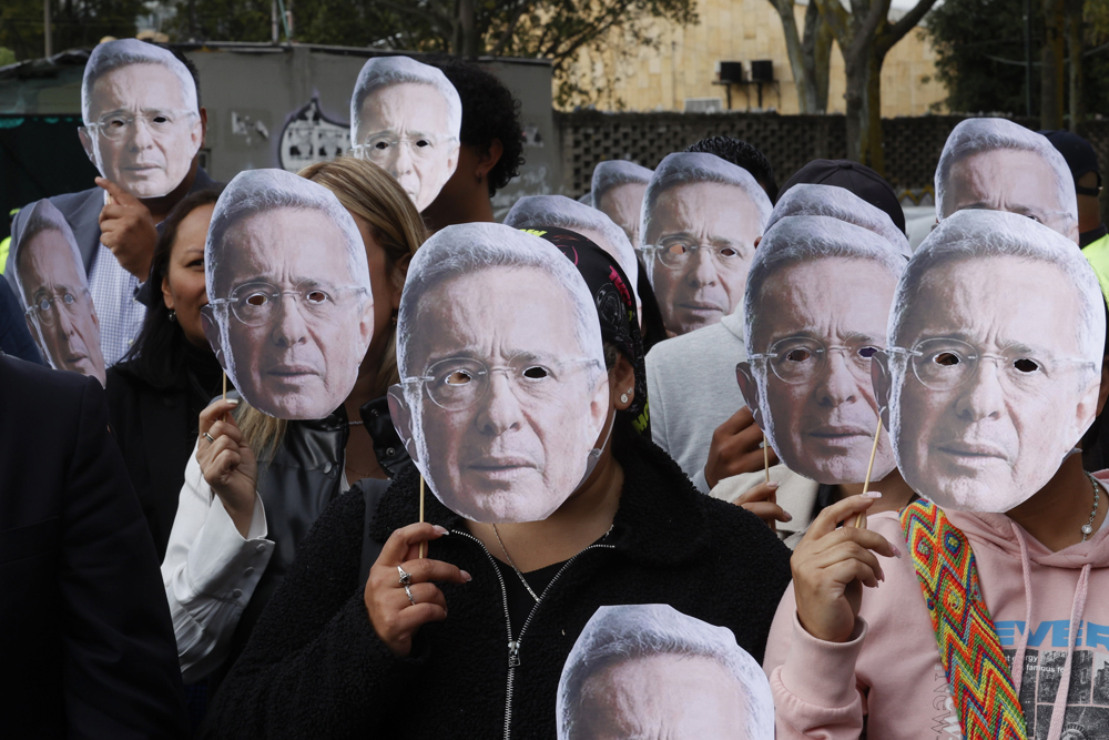 Álvaro Uribe é declarado culpado por tentativa de suborno na Colômbia