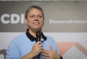 Após Bolsonaro com tornozeleira e críticas por tarifaço, Tarcísio cancela compromissos e passa fim de semana em SP