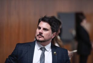 Após viajar ilegalmente aos EUA, Marcos do Val tem contas bloqueadas por Alexandre de Moraes