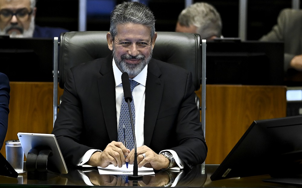 Arthur Lira anuncia mudanças na reforma do IR e amplia redução para quem recebe até R$ 7.350