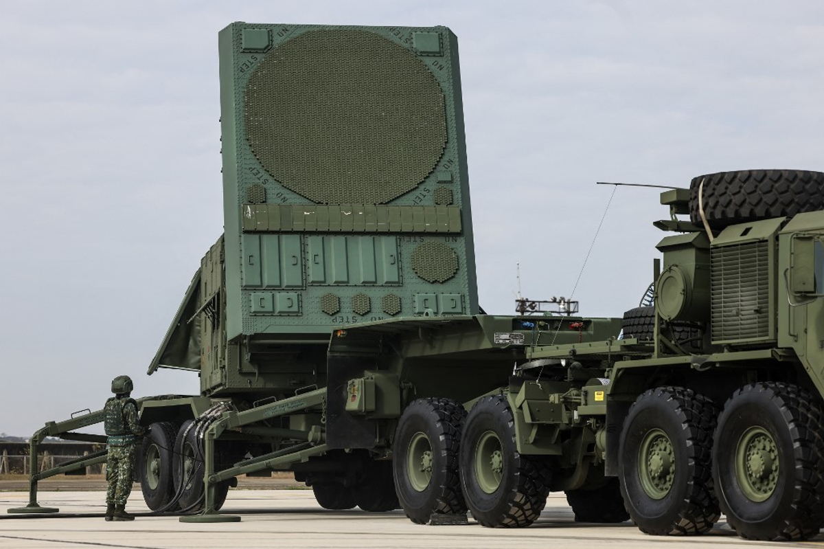 As defesas aéreas da Ucrânia faminto por Putin libras civis