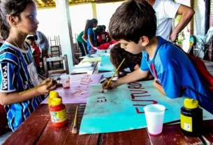 As escolas municipais estão em cinza