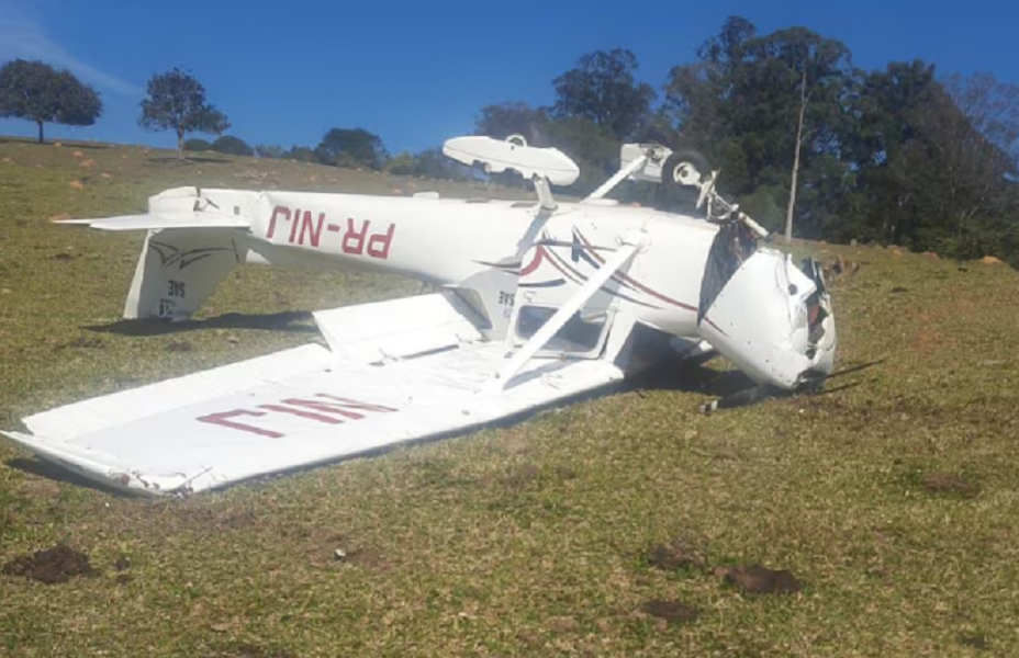 Avião de pequeno porte faz pouso de emergência em área de mata em Jundiaí, interior de SP
