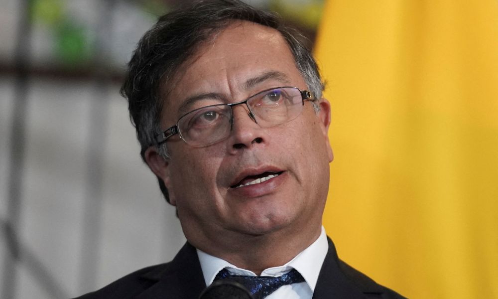 Avião presidencial da Colômbia é desviado após possível ameaça em voo de volta para Bogotá