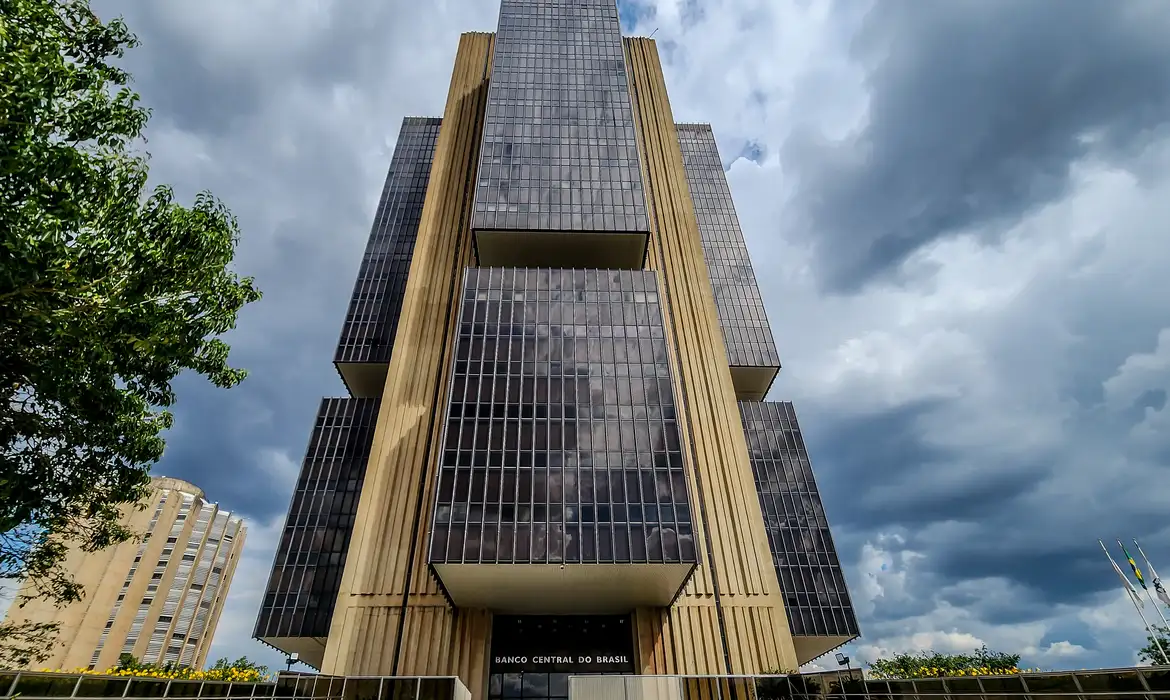 Banco Central suspende três financeiras após ataque ao sistema do Pix