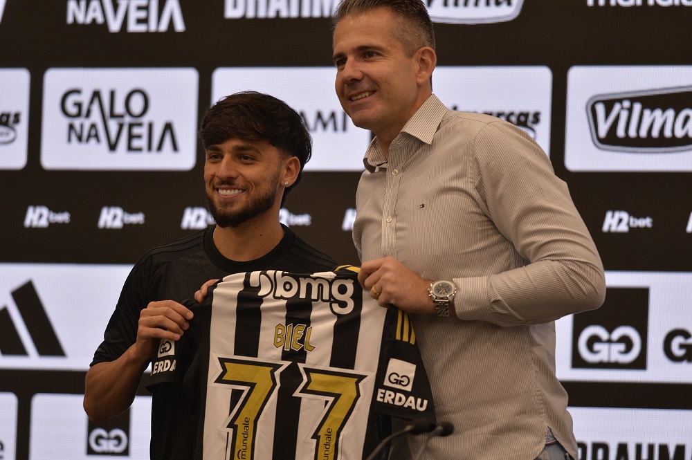 Biel faz juras de amor ao Atlético-MG após frustração com o Corinthians e já pode estrear