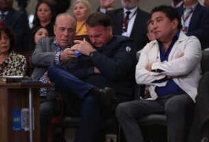 Bolsonaro chora durante culto após Moraes decidir contra prisão preventiva