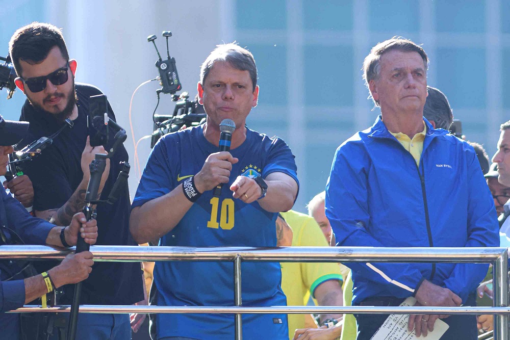Bolsonaro intervém em atrito entre Eduardo e Tarcísio para ‘colocar pedra em cima’ do assunto