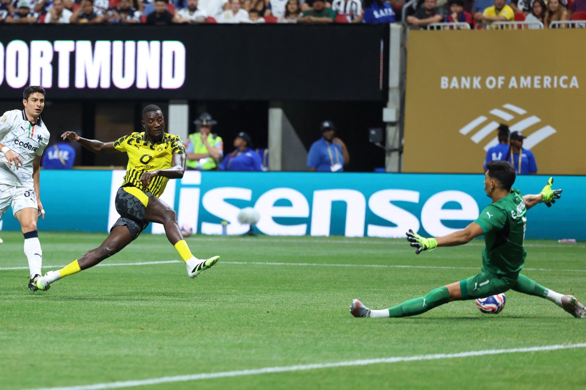 Borussia abre vantagem, mas cai de produção e sofre para vencer Monterrey no Mundial de Clubes