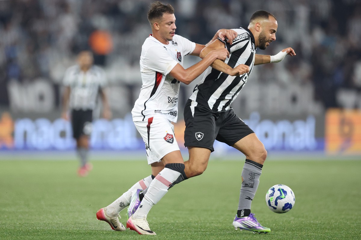 Botafogo pressiona, mas peca por falta de efetividade no empate com Vitória