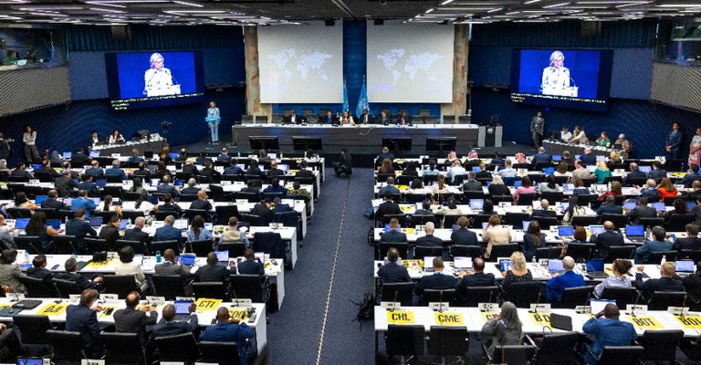 Foto da sessão ordinária anual de 2025 do Conselho da União Internacional de Telecomunicações (UIT)