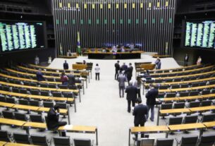 Câmara aprova urgência de projeto que revisa benefícios fiscais e desafia o Planalto
