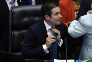 Câmara gasta R$ 1 bi com assessores sem controlar presença - 21/07/2025 - Poder