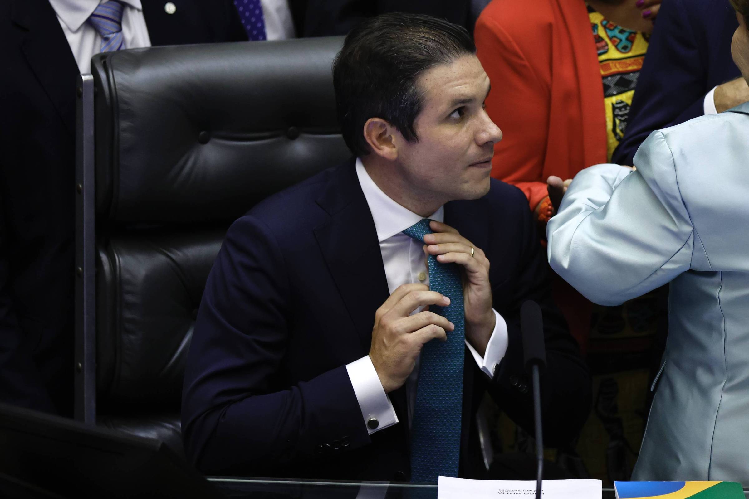 Câmara gasta R$ 1 bi com assessores sem controlar presença - 21/07/2025 - Poder