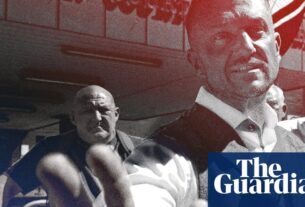 'Caras desonestos que se vestem como ele': Conheça a equipe por trás do ativista da extrema-direita Tommy Robinson | Tommy Robinson