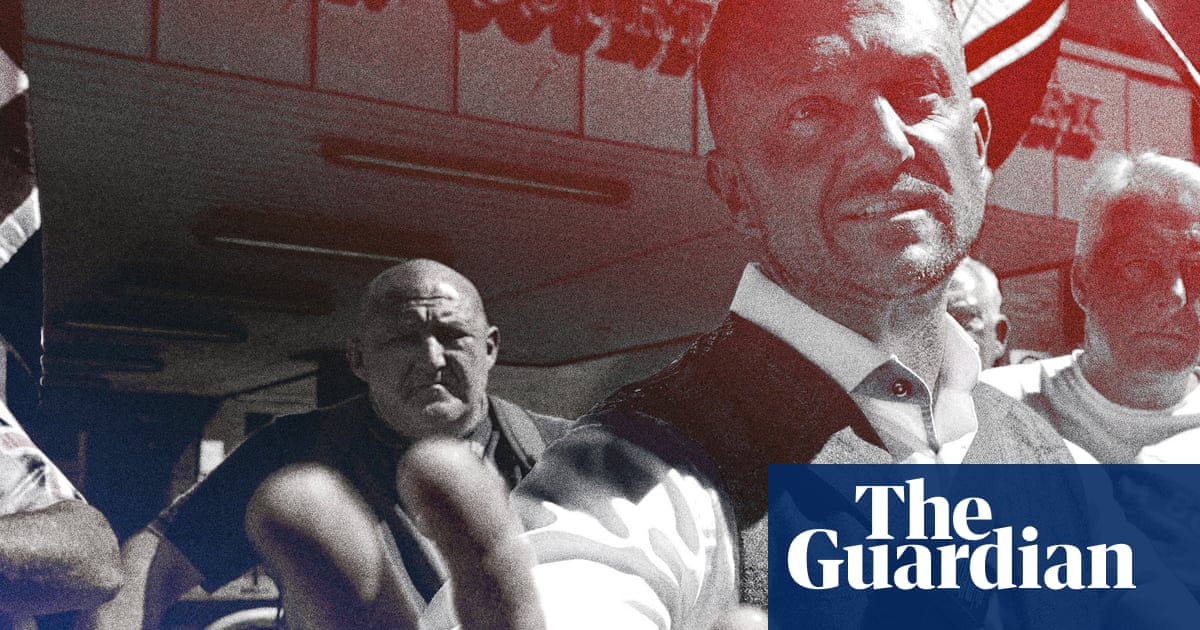 'Caras desonestos que se vestem como ele': Conheça a equipe por trás do ativista da extrema-direita Tommy Robinson | Tommy Robinson
