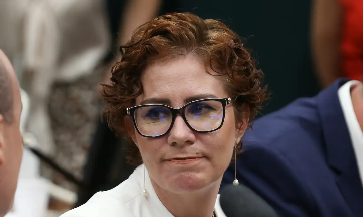 Carla Zambelli pode ser extraditada para cumprir pena no Brasil? Entenda os próximos passos
