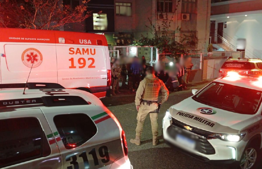 Casal é atingido por tiros após sair de shopping no centro de Florianópolis