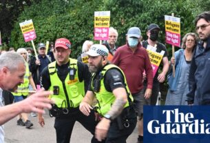 Centenas de pessoas encenam novos protestos fora de Essex Hotel Housing Asylumyers | Essex