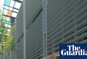 Chefe da Força de Fronteira que 'sugeriu o jogo de atração nu' com colegas foi capaz de deixar o serviço público com registro sem manchas | Serviço público