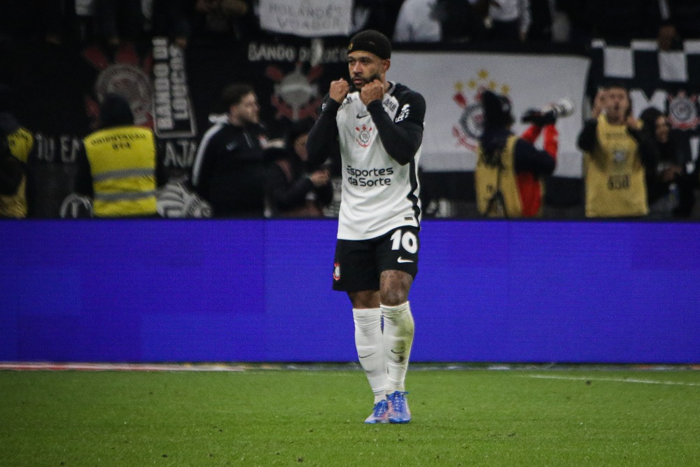 Com gol de Memphis, Corinthians vence Palmeiras por 1 a 0 em casa