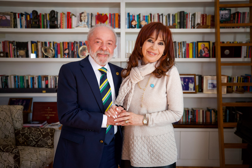 Comissão da Câmara convoca Mauro Vieira para explicar visita de Lula a Cristina Kirchner