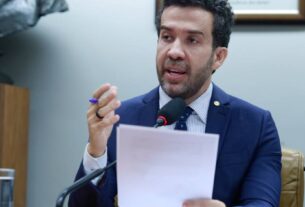 Conselho de Ética aprova suspensão de Janones da Câmara por três meses