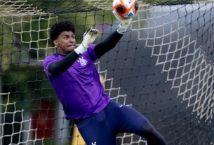 Corinthians treina em dois períodos e Hugo Souza celebra um ano de clube: 'Primeiro de muitos'