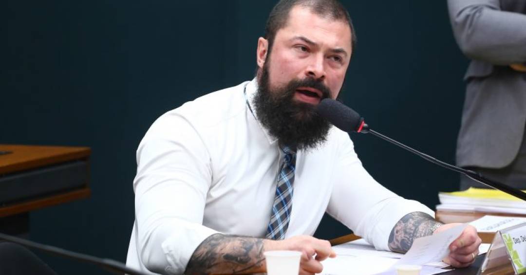Deputado do PL convoca comissão para votar moção de apoio a Bolsonaro