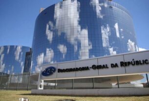Deputado do PT pede prisão e extradição de Eduardo Bolsonaro