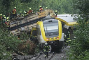 Descarrilhamento de trem deixa três mortos e dezenas de feridos na Alemanha