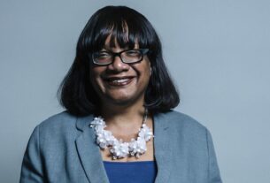 Diane Abbott suspendeu novamente após os comentários do racismo