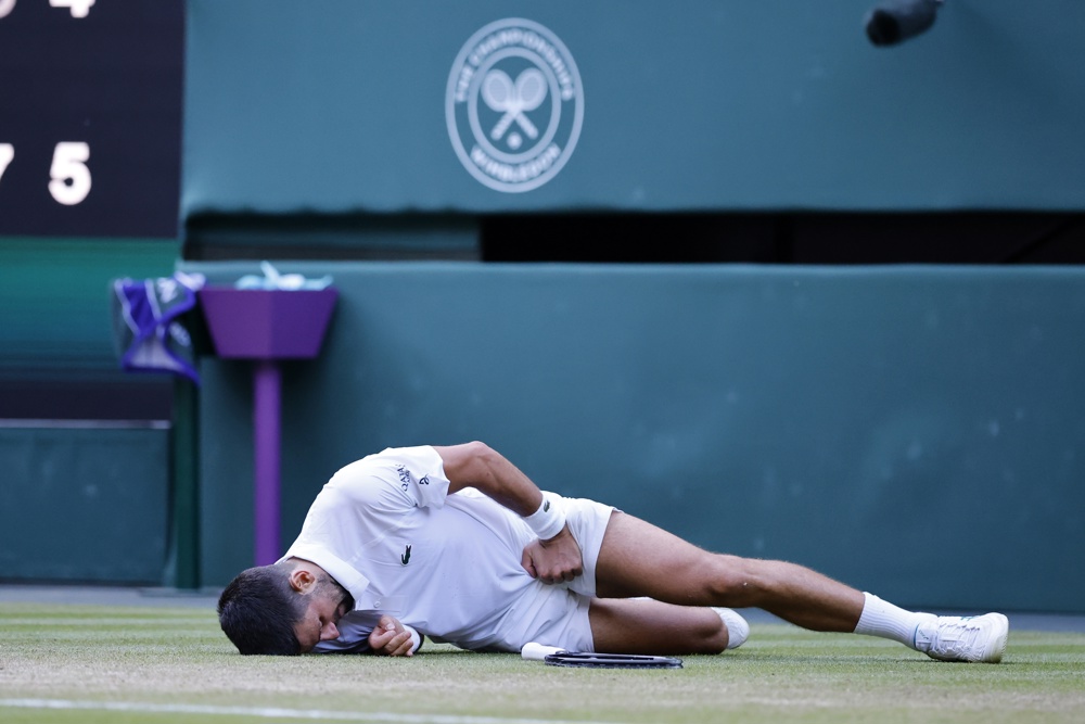 Djokovic cancela treino na véspera da semi de Wimbledon e preocupa antes de enfrentar Sinner