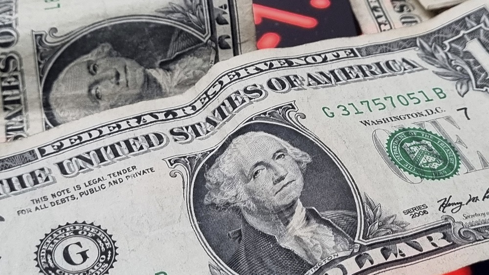 Dólar fecha a R$ 5,60 afetado por tarifaço e Ibovespa tem o pior desempenho do ano em julho