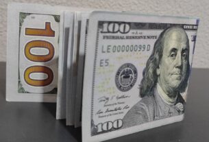 Dólar recua para R$ 5,40 e fecha no menor nível em mais de um ano; Ibovespa sobe