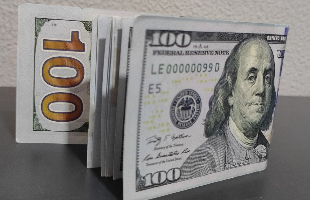Dólar recua para R$ 5,40 e fecha no menor nível em mais de um ano; Ibovespa sobe