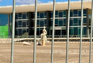 Em 2007, STF foi contra proibir atos na praça dos Três Poderes