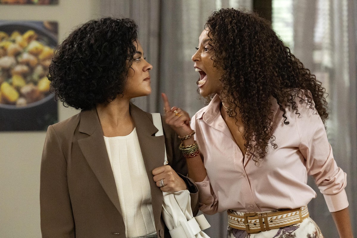 Em 'Vale tudo', Raquel grita com Maria de Fátima e a chama de sórdida, em tentativa de reconciliação da filha