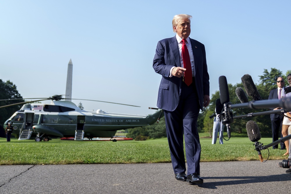 Em visita à Escócia, Trump diz que imigração ilegal está ‘matando a Europa’