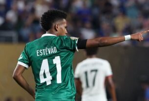 Emocionado, Estêvão agradece Palmeiras, mas lamenta: ‘Triste me despedir desse jeito’