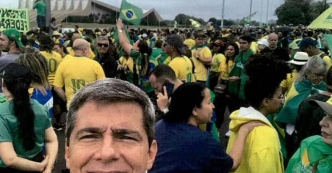 Entorno de Bolsonaro debateu minuta e cobrei aplicação, diz general