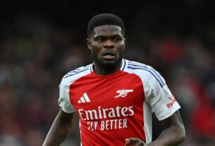 Ex-jogador do Arsenal Thomas Partey é acusado de estupro no Reino Unido